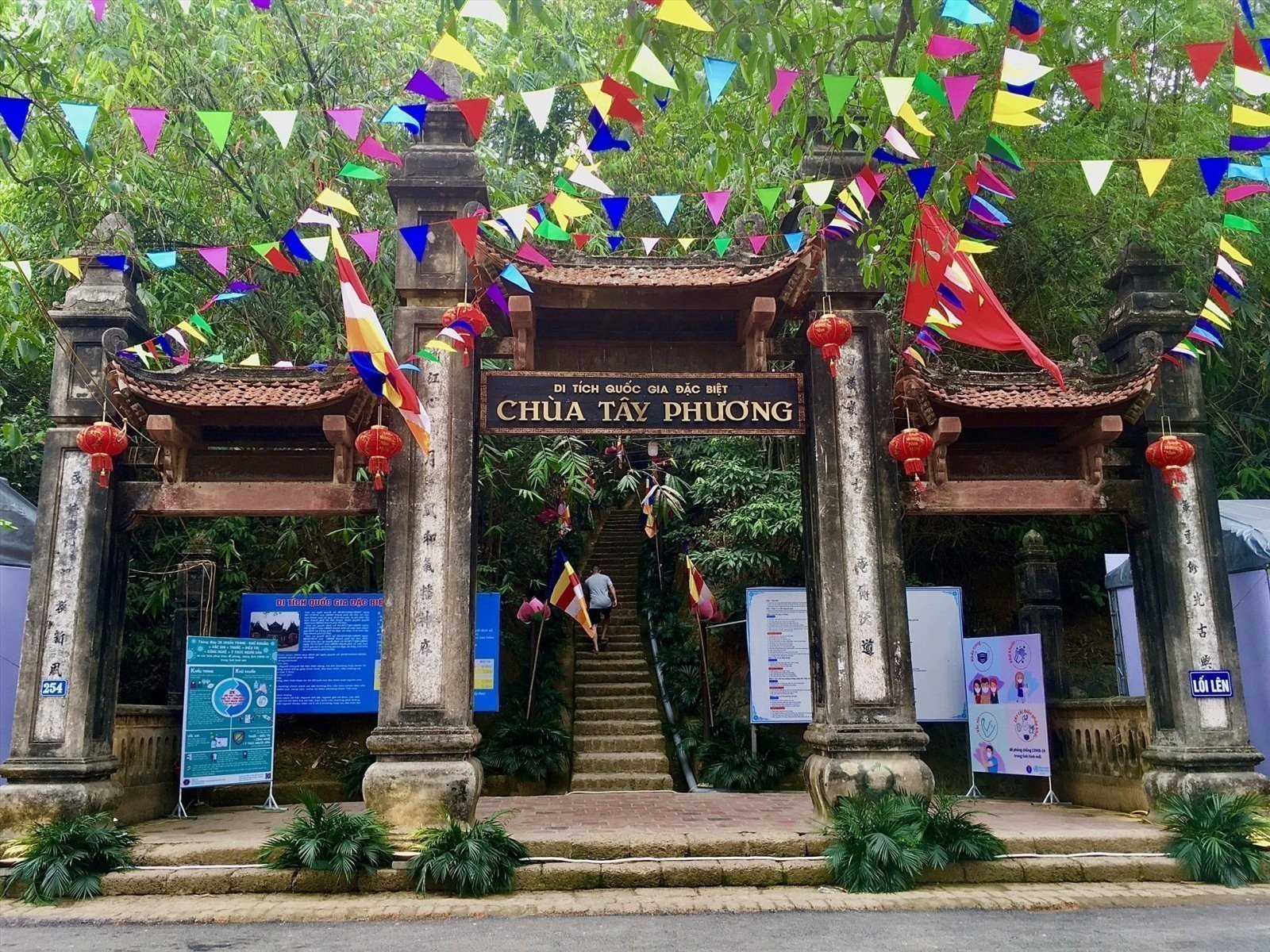 Hanoi Biking Trip Duong Lam Thay Tay Phuong Pagoda 1 Day